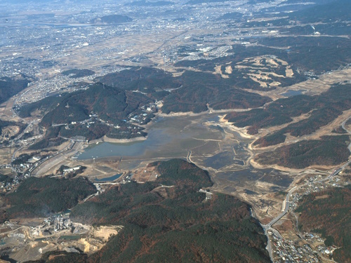 大きな池を写した航空写真