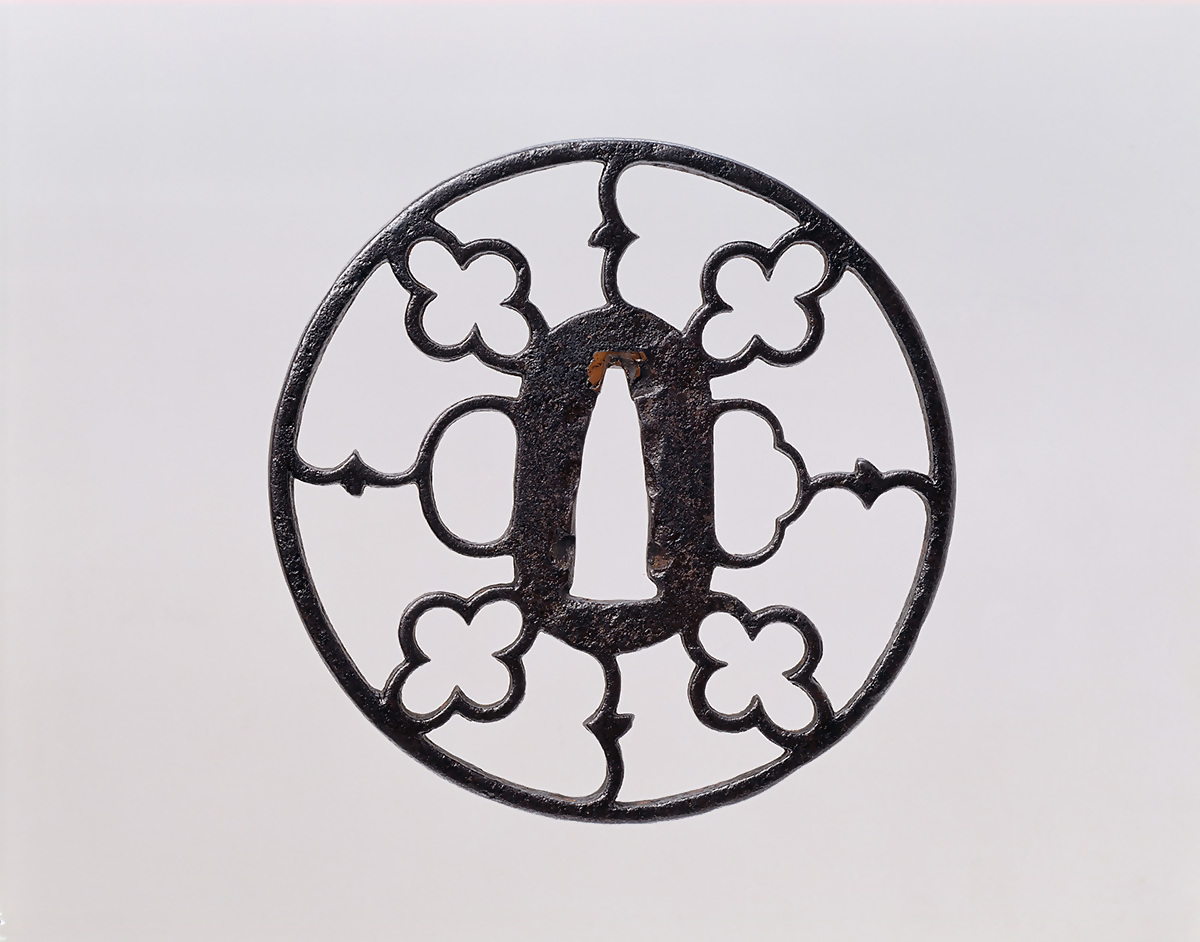 刀のつばの写真