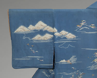 袖の拡大図で、雪で白くなった比良山が描かれている