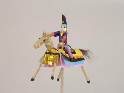 馬に乗った武士の人形