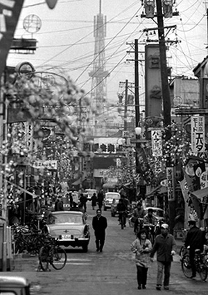 昭和38年(1953)　西区円頓寺商店街からテレビ塔を望む