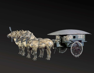 銅製の四頭の馬がけん引する馬車